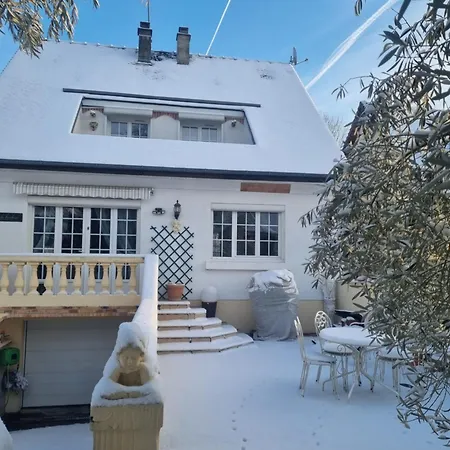 A La Maison Du Bonheur *