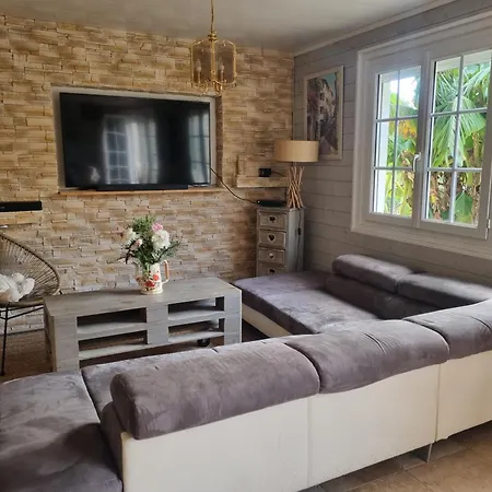 A La Maison Du Bonheur *